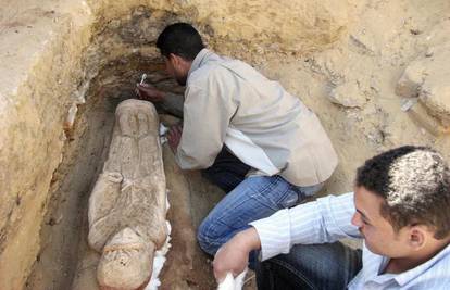 Egipat: U oazi Bahariya pronađeno 14 grobnica