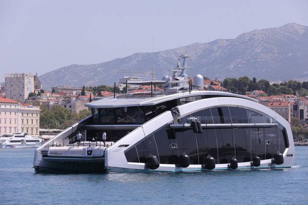 Jahta neobičnog izgleda This Is It uplovila u Split 