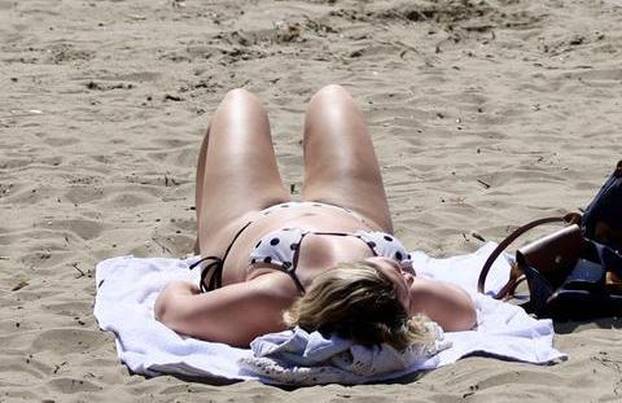 Split: Sunčanje na Bačvicama.