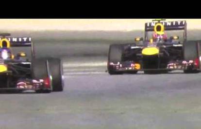 Što vi mislite, da li je Webber pokazao Vettelu srednji prst?