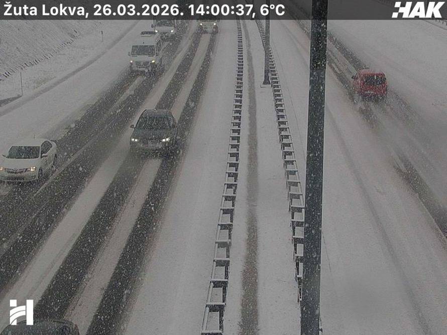 CRVENI METEOALARM Podigli razinu upozorenja za Zagreb! Vjetar ruši stabla po gradu...