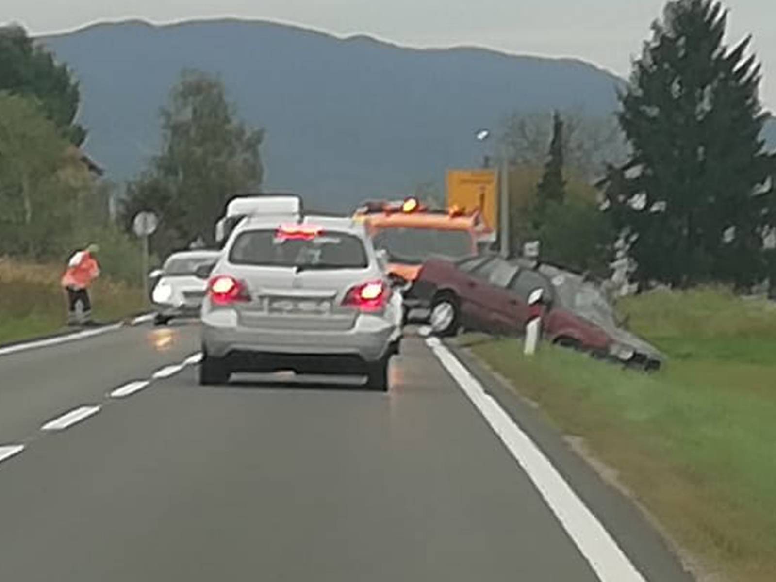 Troje ozlijeđeno u frontalnom sudaru nedaleko od Draganića