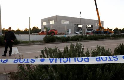 FOTO Tragedija u industrijskoj zoni u Šibeniku: Urušio se krov hale, poginuo muškarac (73)