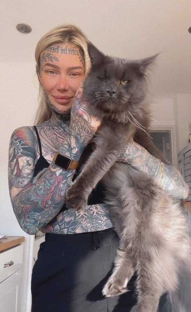 FOTO Becky ponestaje mjesta za tetovaže: Najbolnije mjesto za tetovažu? Nije ono što mislite...