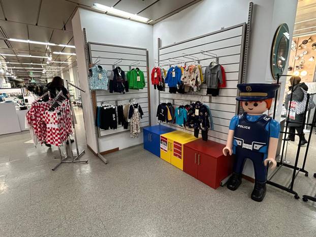 FOTO Velika rasprodaja zbog zatvaranja Name: 'Dućani su krcati, ovako nije niti za Božić'