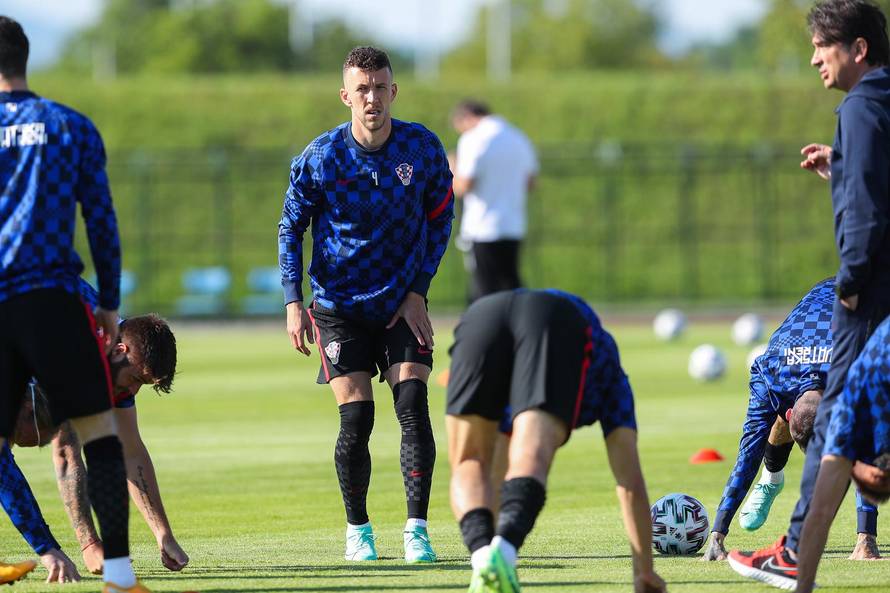 Zagrijavanje uoči prijateljske utakmice između Hrvatske i Armenije