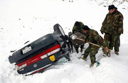 Snježna lavina kod Kabula ubila najmanje 166 vozača