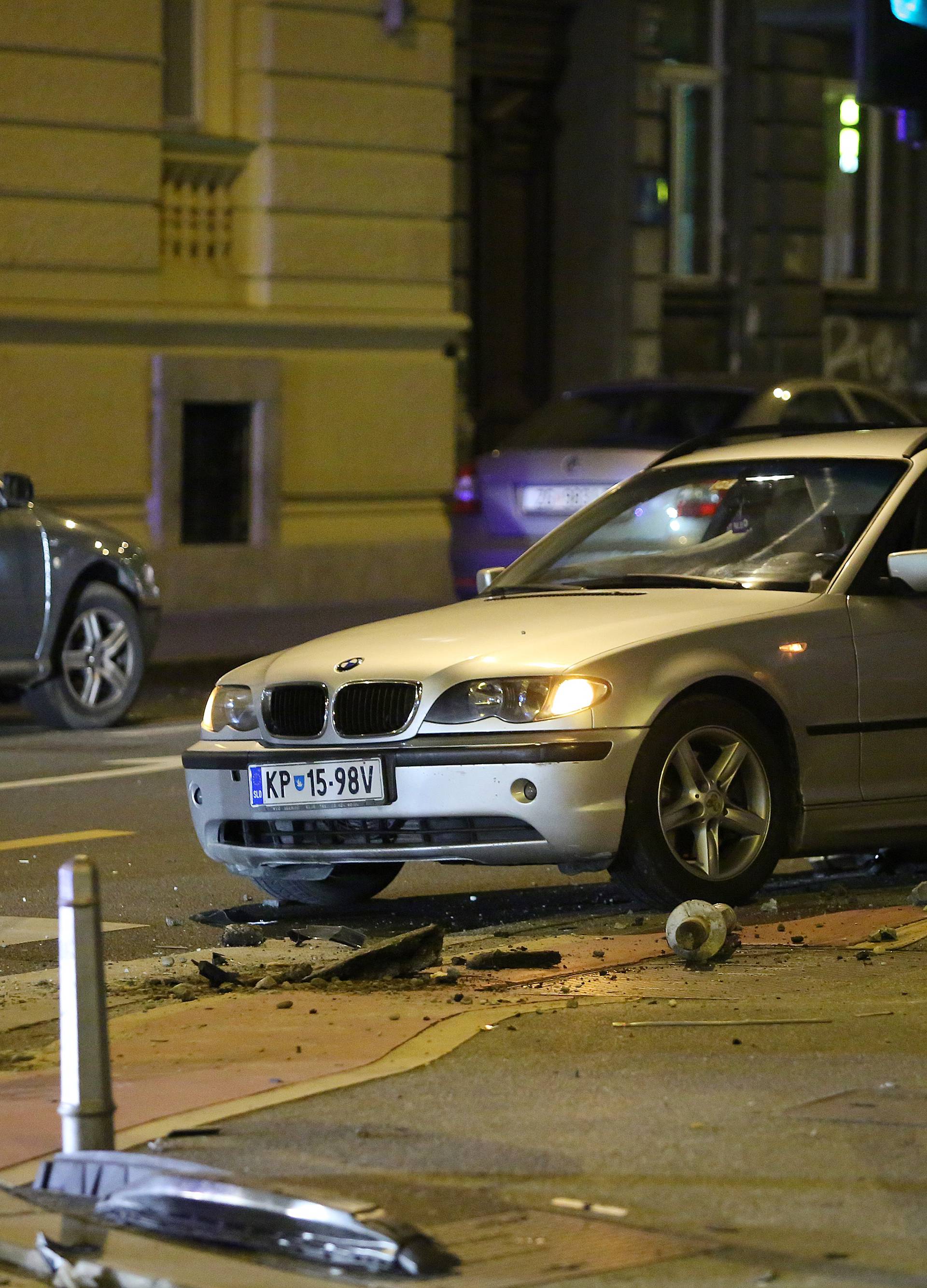 Prošao kroz crveno? Od siline udara BMW odbačen na pločnik