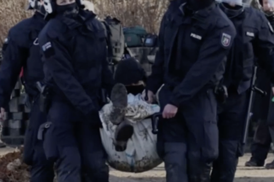 Ruše cijelo selo u Njemačkoj, policija uhitila ekološke aktiviste
