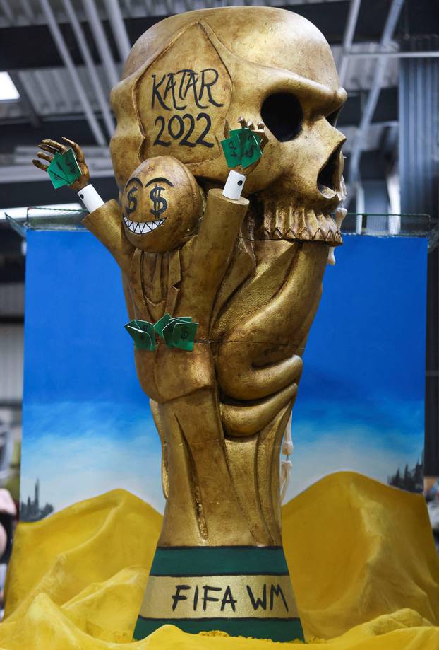 Preview of carnival floats for the Rose Monday carnival parade in Cologne