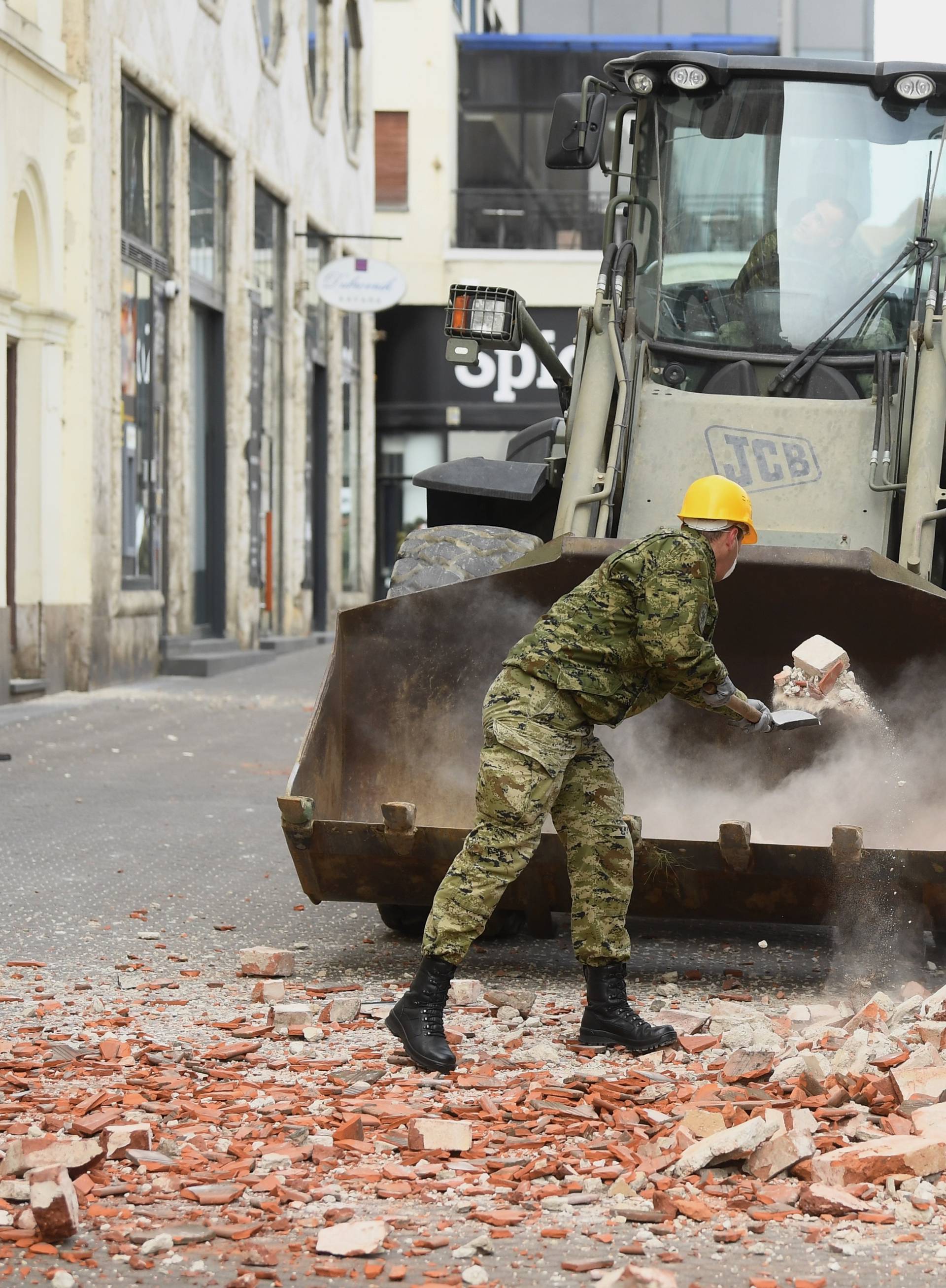 'Potres u tri ujutro probudio je one slabijeg sna, trest će još...'