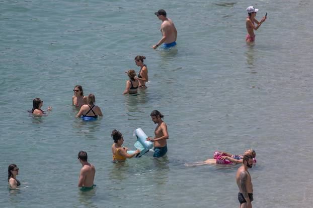 Dubrovnik:  Pune plaže i turističke gužve u gradu