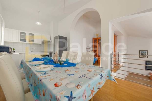 FOTO Najjeftinija vila na otoku Pašmanu ima bazen, ljetnu kuhinju i 300 metara do plaže!