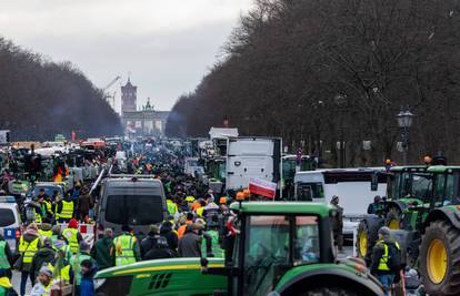 Vrhunac prosvjeda u Njemačkoj: U Berlin stiglo više od 5000 traktora i 10.000 prosvjednika