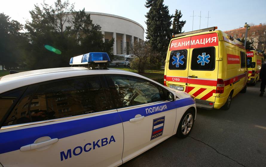 Loše im se piše: Auto ruske policije pred zgradom HDZ-a