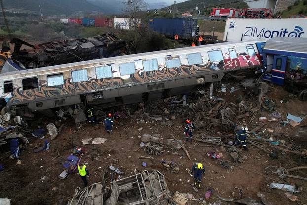 Trains collide near Larissa