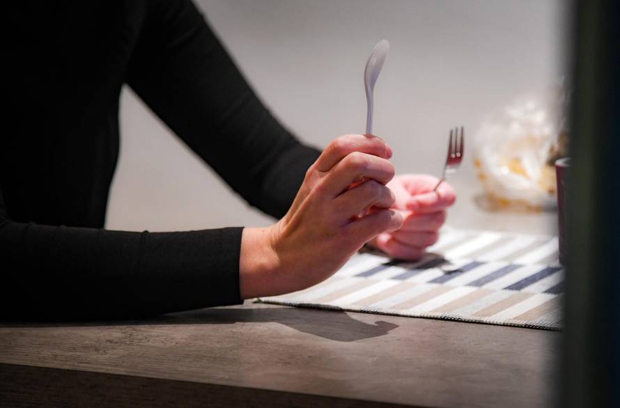 Ivano ima 12 godina, ide u peti razred, ima bijele tenisice, bicikl i Mickeyja Mousea. I autizam