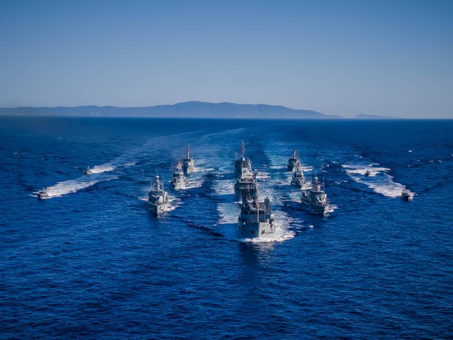 Split: Pogled iz zraka na Hrvatsku ratnu mornaricu koja izvodi vježbu za vojni Mimohod 2025. 