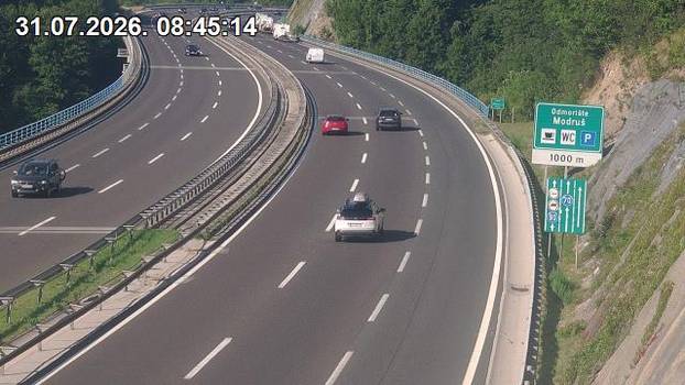 FOTO Zahuktava se udarni vikend. Kod Zagreba kolona 7 km, gužva na ulazu u Hrvatsku