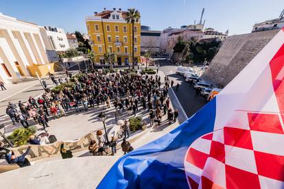 FOTO Novinari izašli na ulice u Zagrebu i Splitu zbog zakona: 'Plenki je malo nervozan...'