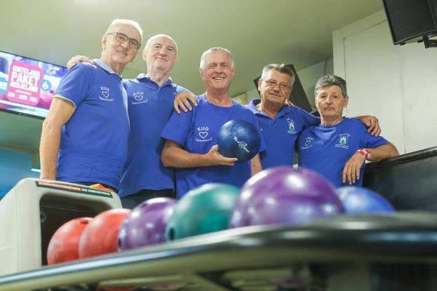 Zagreb: Druženje umirovljenika u Bowlingu Clubu 