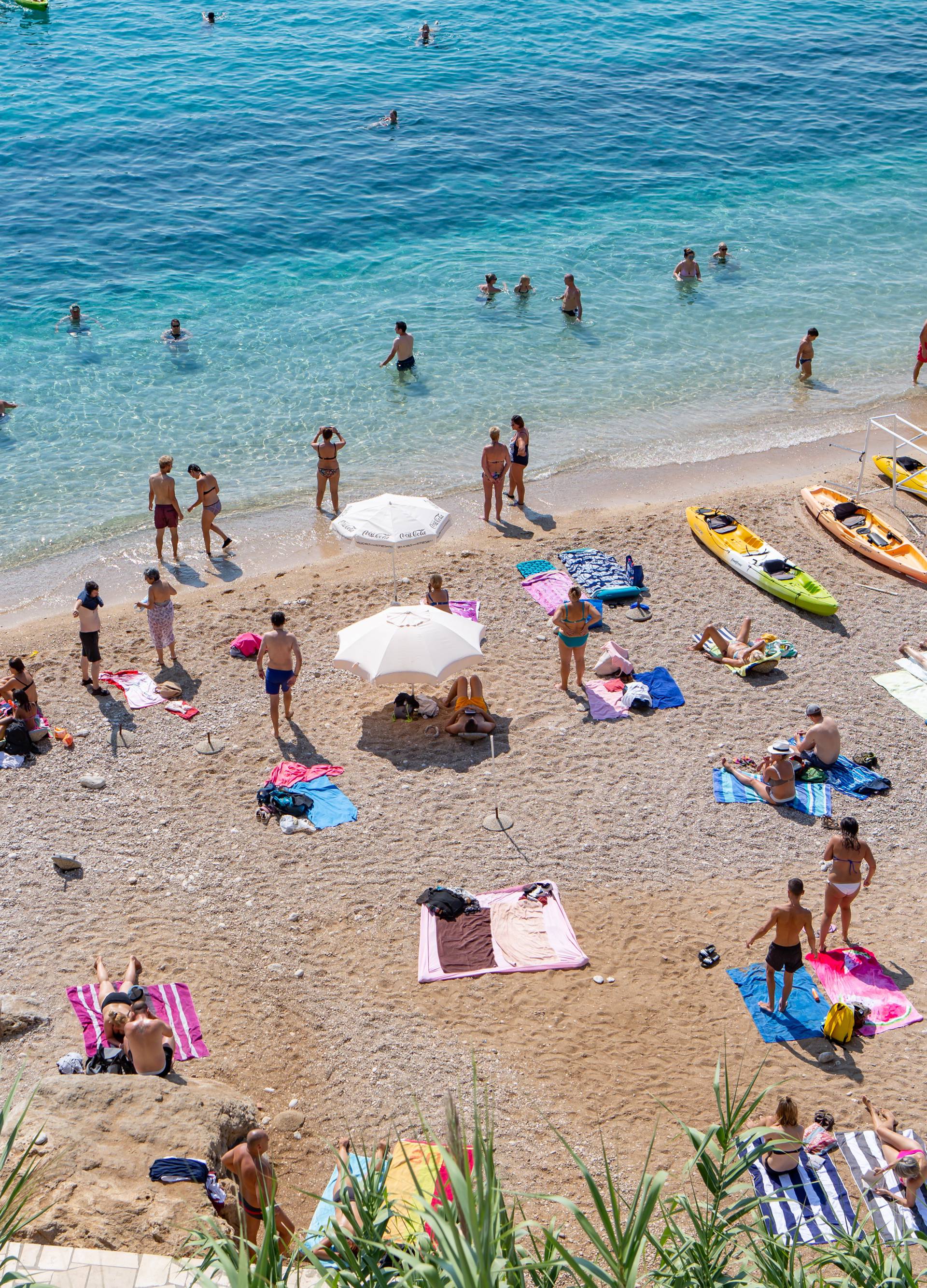 Dubrovnik: Zbog visokih temperatura mora, plaÅ¾e joÅ¡ uvijek pune