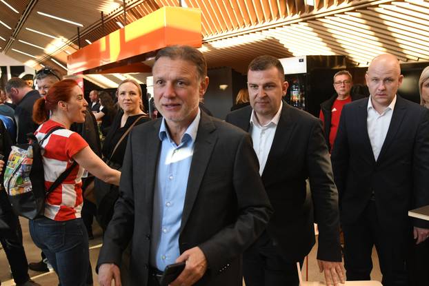 Predsjednik Sabora Gordan Jandrokovi&cacute; stigao u Bjelovar gdje &cacute;e pratiti utakmicu &zcaron;enske rukometne reprezentacije