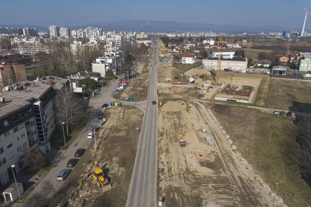 Pogled iz zraka na rekonstrukciju Sarajevske ulice u Zagrebu i prvo proširenje tramvajske pruge nakon 20 godina
