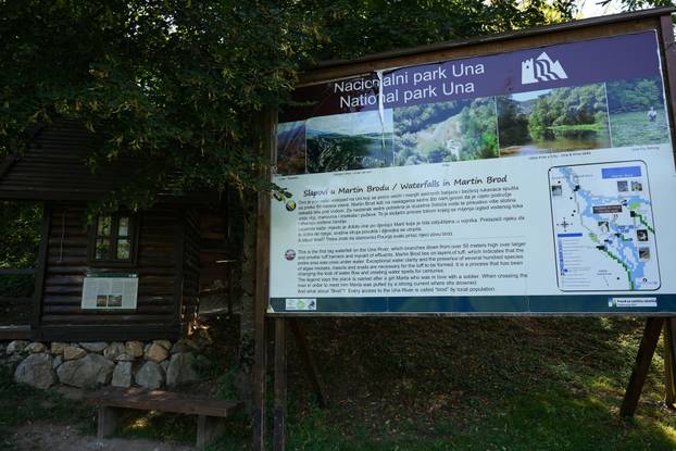 Martin Brod, slikovito naselje smješteno na ušću rijeke Unac u Unu