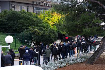 Nikad veći red za ulaznice na Poljudu, svi bi na derbi! 'Sad je -7 u Zagrebu, bit će i hladnije...'