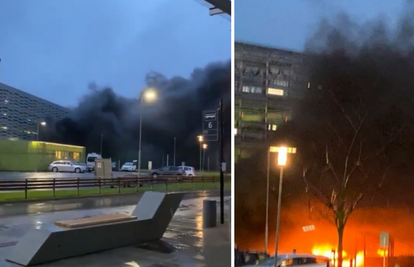 Veliki požar na aerodromu: 300 auta gori, boje se urušavanja...