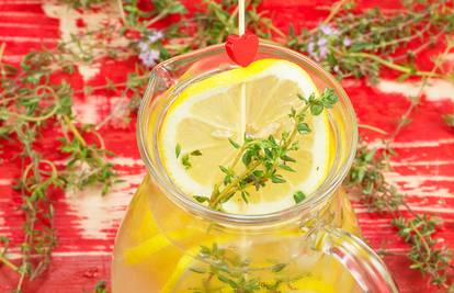 Novu čar limunadi osigurat će svježe jagode, menta ili đumbir