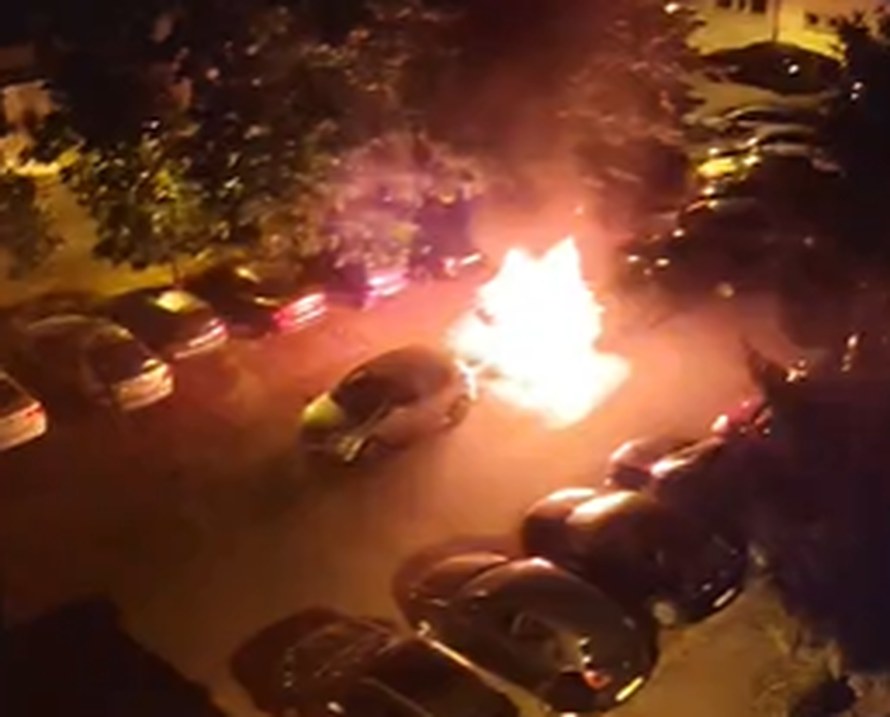 EKSKLUZIVNA SNIMKA Ovako je gorio auto zamjenice županijske državne odvjetnice u  Sl. Brodu!!