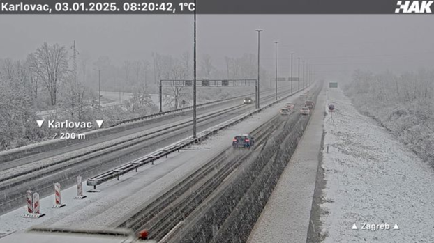 FOTO Ni slučajno na put bez zimske opreme: Pada gust snijeg, kolnici su mokri i skliski