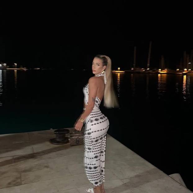 FOTO Kakve fotke! Pogledajte zavidnu liniju Lare - naše domaće fitness influencerice