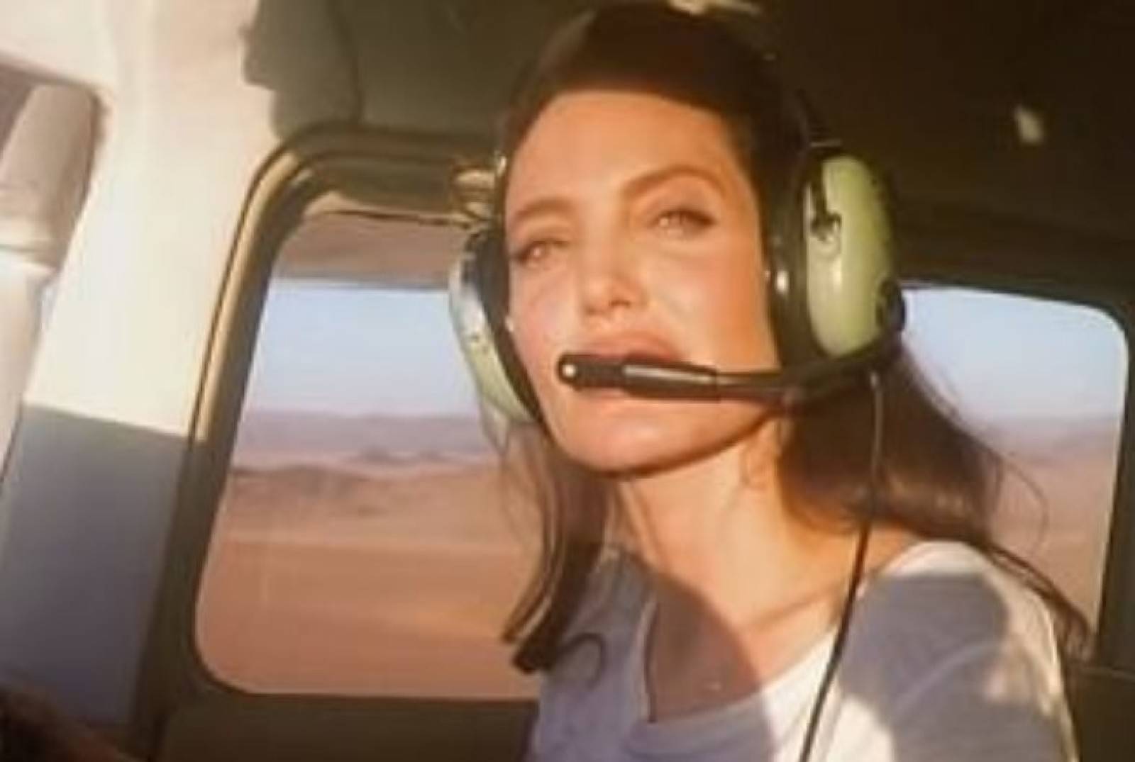 Ne boji se visina: Angelina je pilotirala malim zrakoplovom