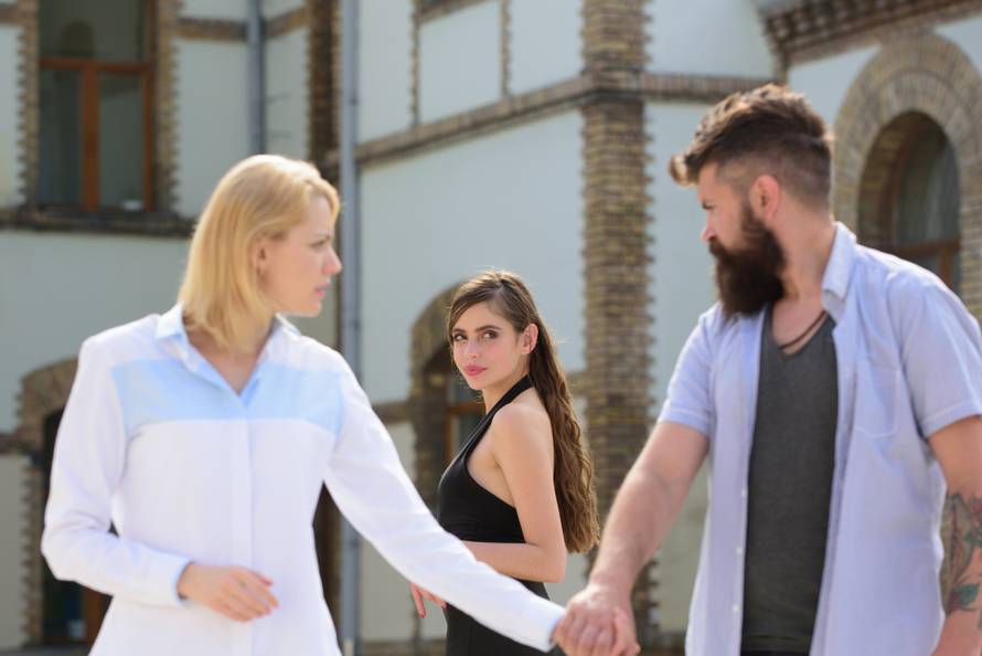 Zašto moj dečko gleda druge djevojke? Ovo su pravi razlozi