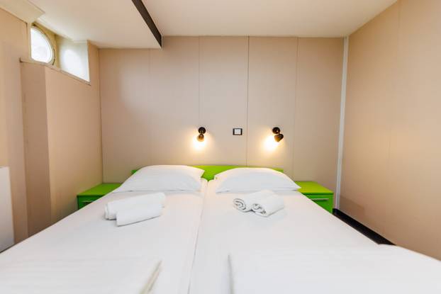 FOTO Zavirite u prvi brod-hotel u Hrvatskoj: Noćenje na ovom brodu u Rijeci ima posebnu čar