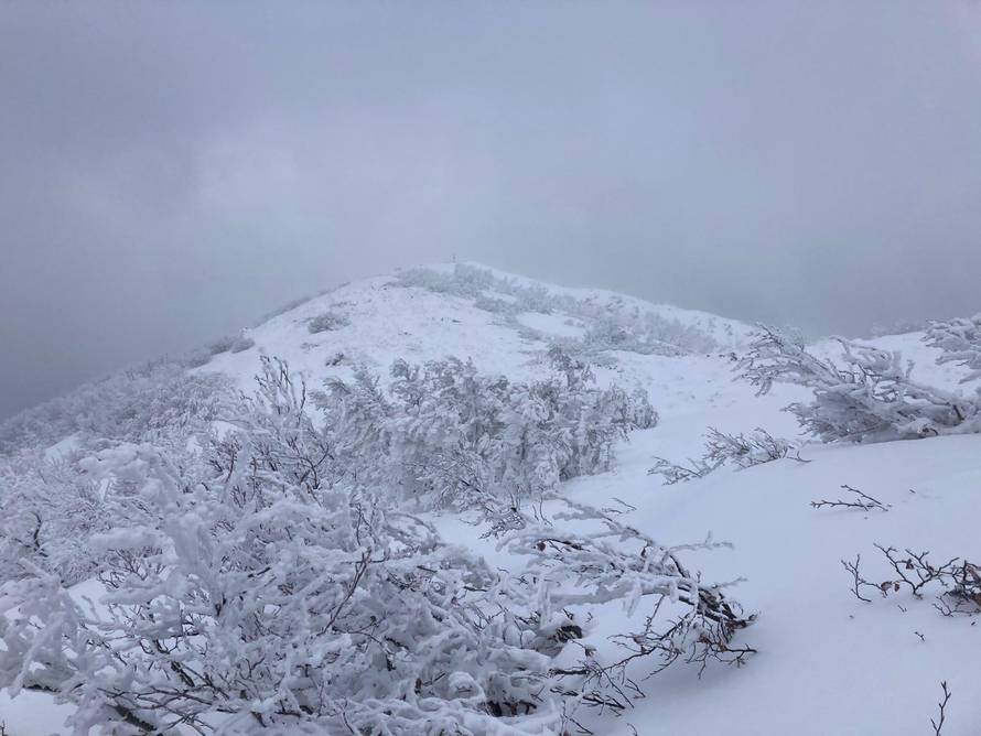 Teško se ozlijedila pri padu na Bjelolasici: Polomljenoj ženi u pomoć stiglo 13 HGSS-ovaca