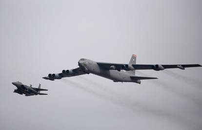 Pokazuju mišiće: Amerikanci bombarderom preletjeli Koreje