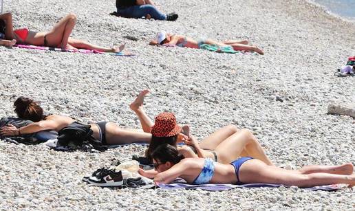Plaža u Rijeci je puna kupača