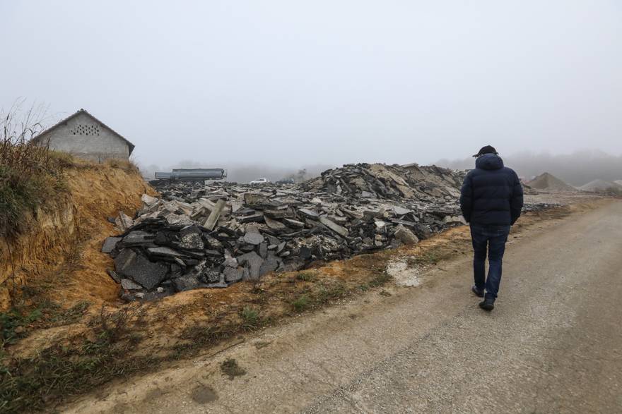 Zaprešić: Deponij građevinskog otpada