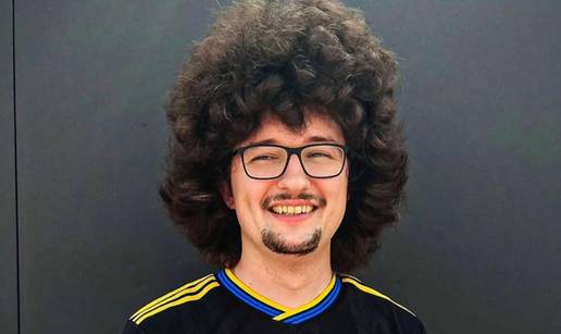 Navijač Uniteda čeka na šišanje više od godinu dana, legende predlažu: Neka ga CR7 ošiša