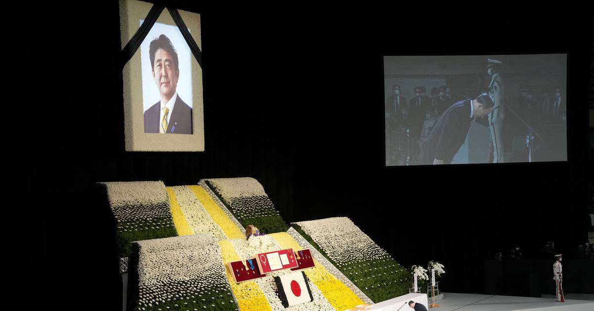 Japan se oprostio od Abea na državnom sprovodu uz cvijeće