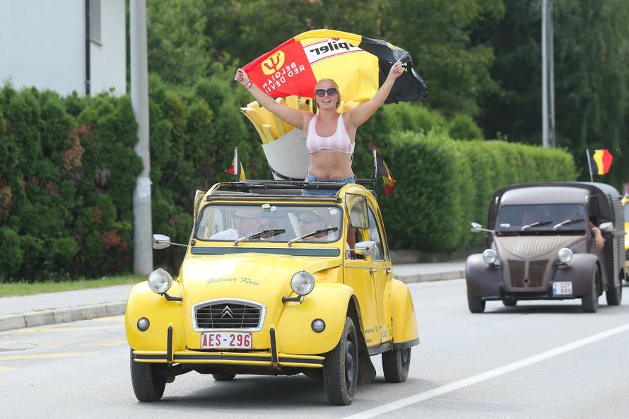 Defile stotinjak SpaÄeka i njihovih vlasnika kroz grad Samobor