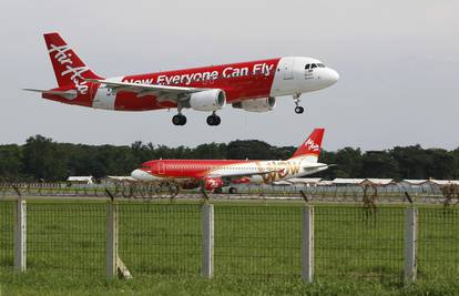Još jedan avion tvrtke AirAsia prisilno sletio zbog teškoća