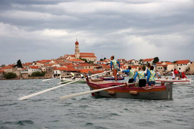 FOTO Ženska regata u Betini oduševila mještane i turiste