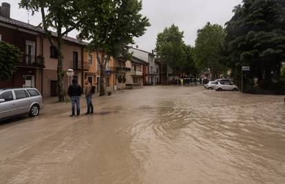 Obilne kiše i poplave i u Italiji, evakuirano 900 ljudi