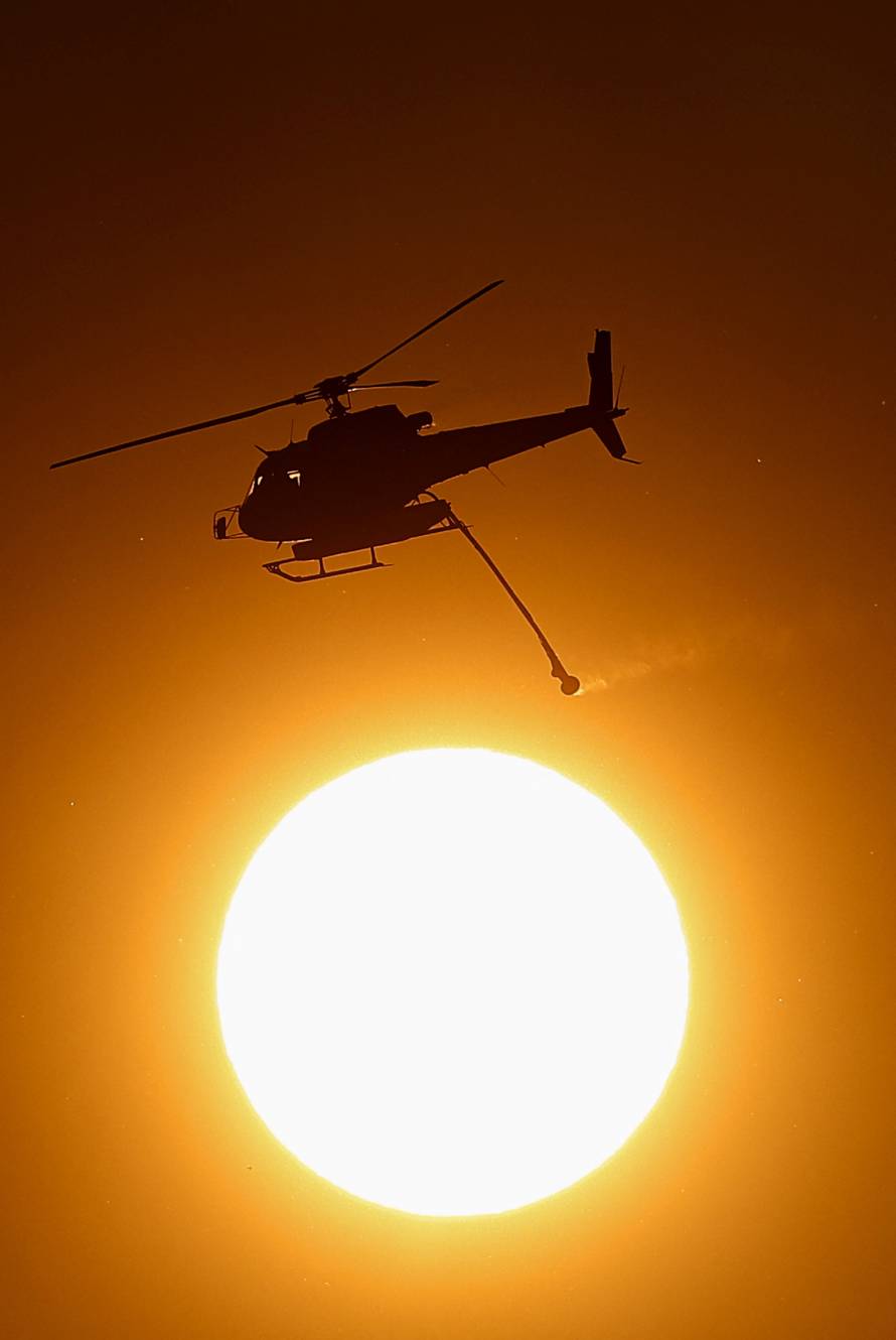 storyeditor/2026-07-24/2026-07-23t184110z-1422391596-rc2ujmaqq9l2-rtrmadp-3-europe-weather-france-wildfire.jpg