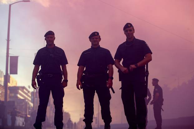 Zagreb: Vojni mimohod završio uz veličanstveni pirotehnički šou 